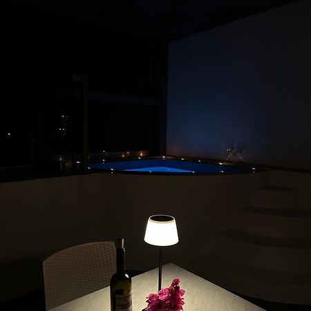 Tristhenia Aparthotel Perissa  Bagian luar foto