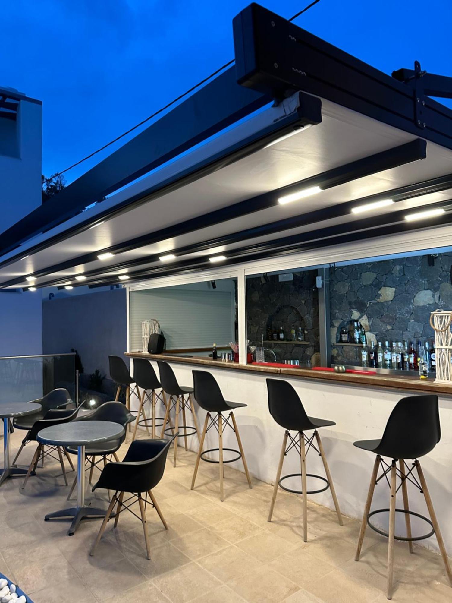 Tristhenia Aparthotel Perissa  Bagian luar foto