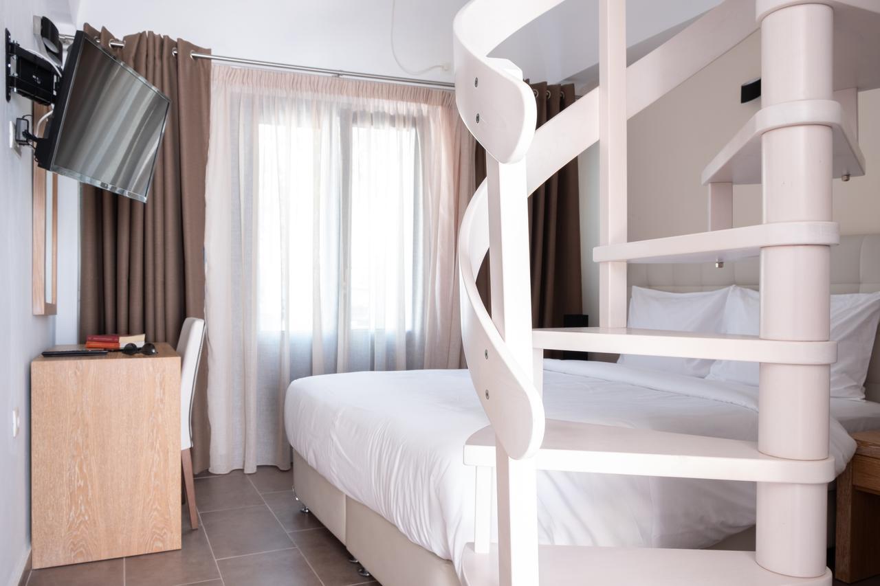 Tristhenia Aparthotel Perissa  Bagian luar foto