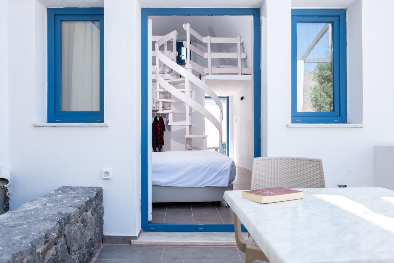 Tristhenia Aparthotel Perissa  Bagian luar foto