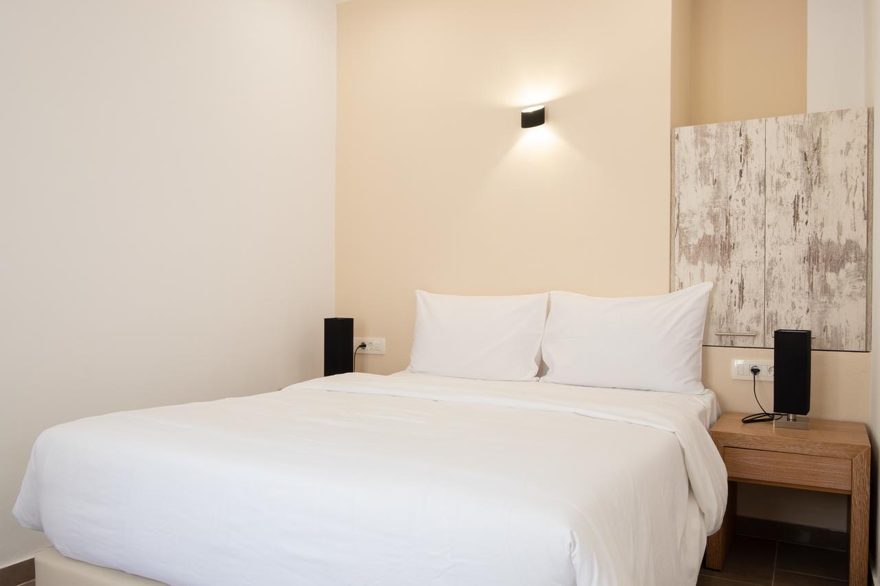 Tristhenia Aparthotel Perissa  Bagian luar foto