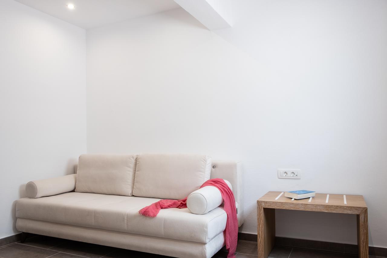 Tristhenia Aparthotel Perissa  Bagian luar foto