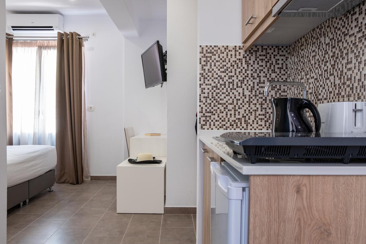 Tristhenia Aparthotel Perissa  Bagian luar foto