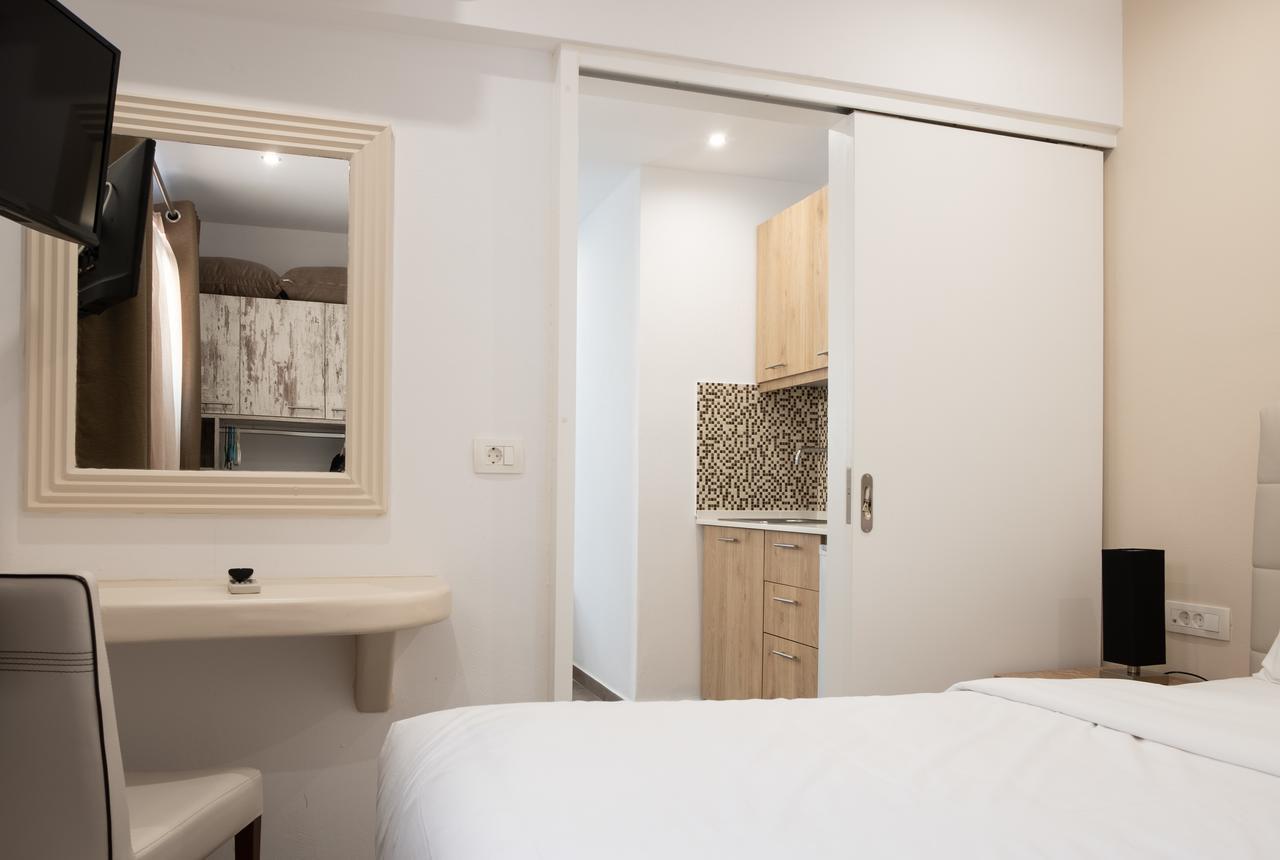 Tristhenia Aparthotel Perissa  Bagian luar foto