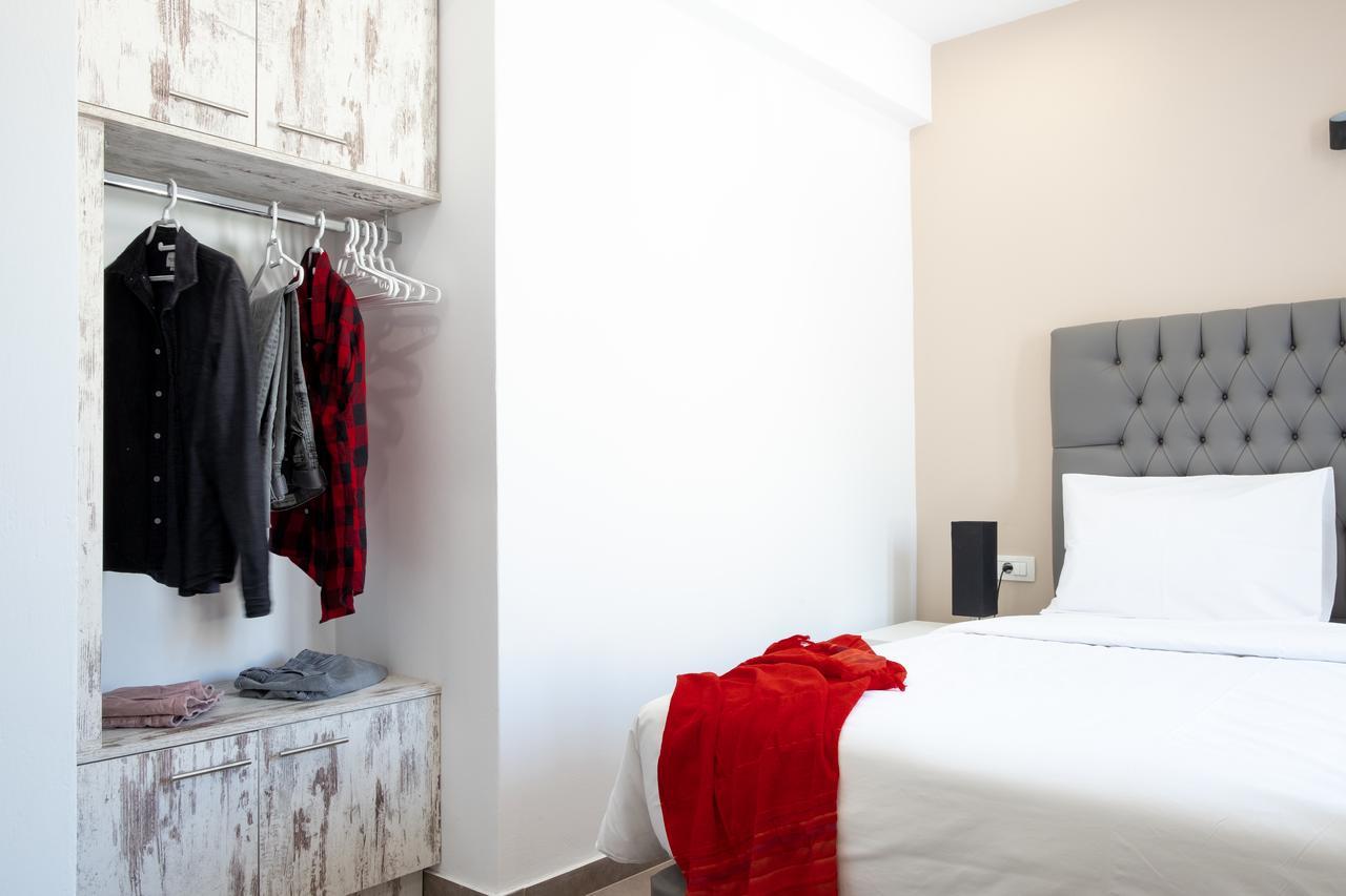 Tristhenia Aparthotel Perissa  Bagian luar foto