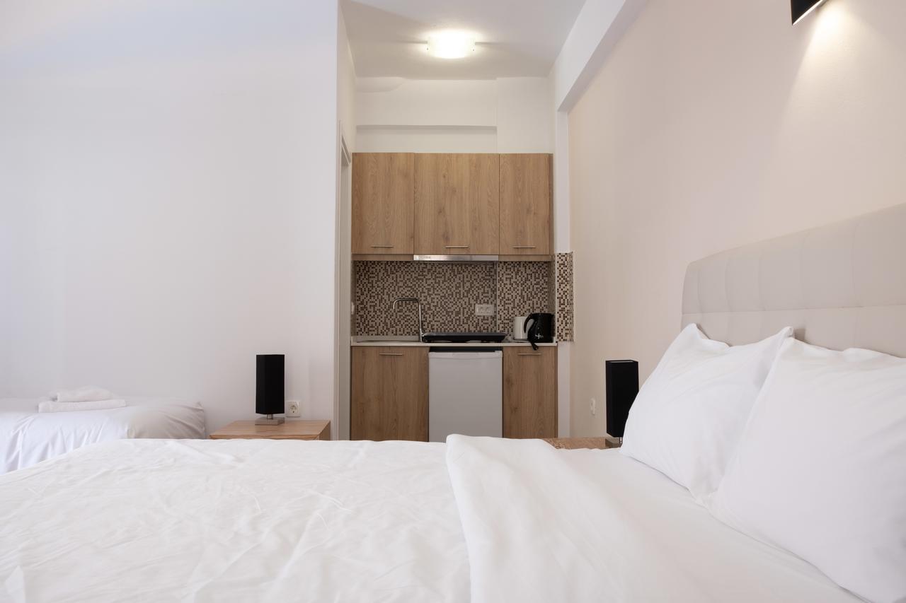 Tristhenia Aparthotel Perissa  Bagian luar foto
