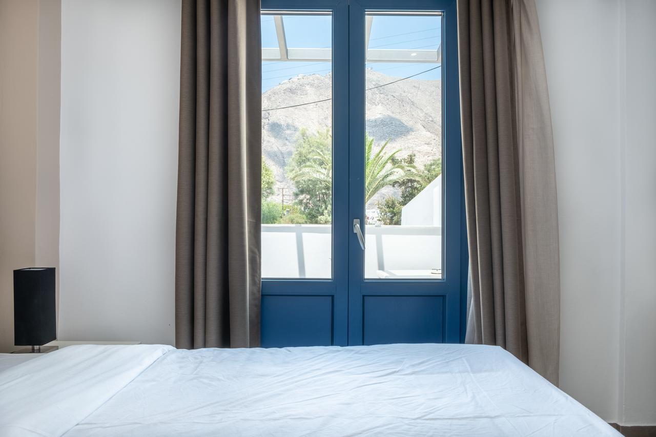Tristhenia Aparthotel Perissa  Bagian luar foto