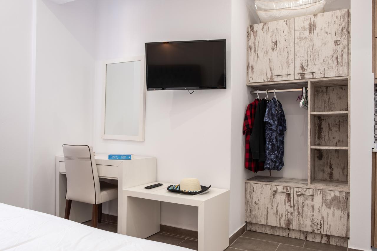 Tristhenia Aparthotel Perissa  Bagian luar foto