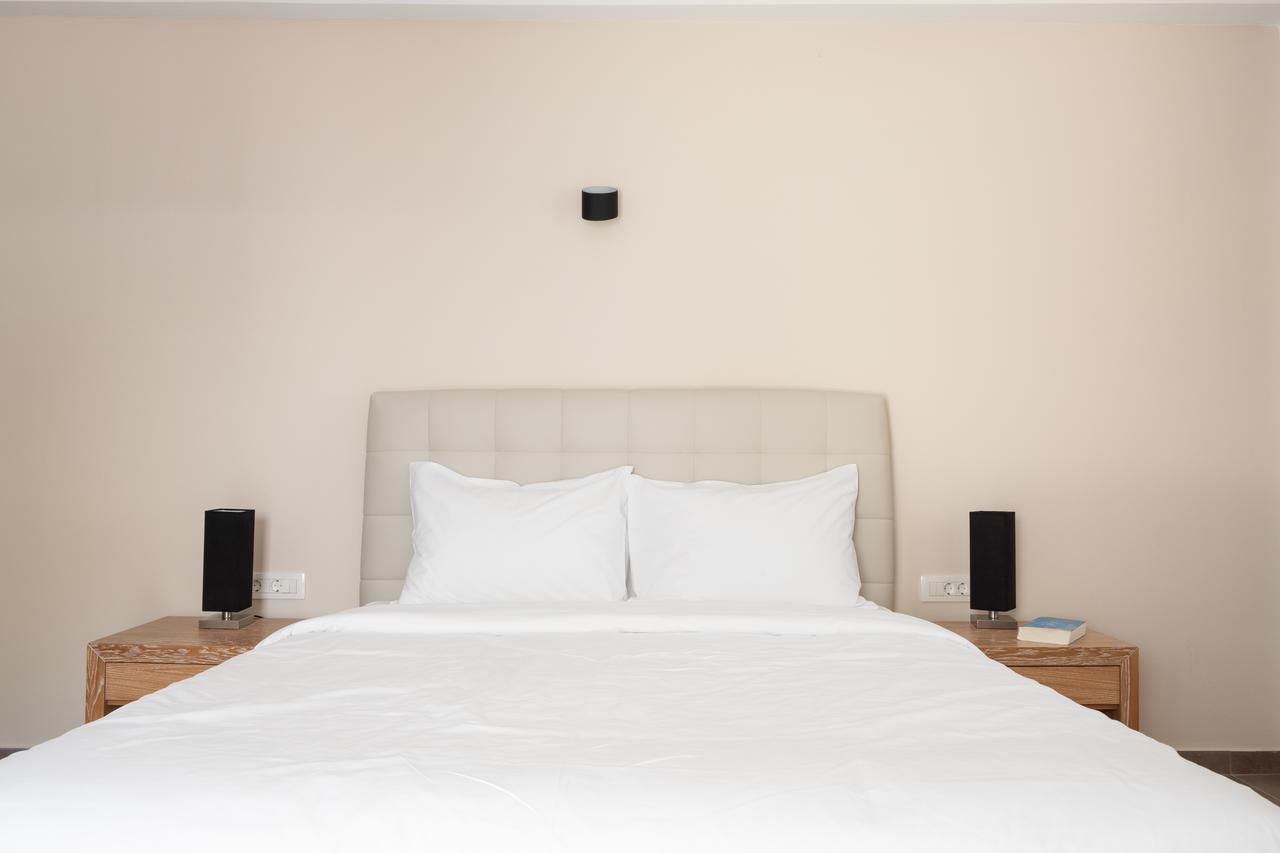 Tristhenia Aparthotel Perissa  Bagian luar foto