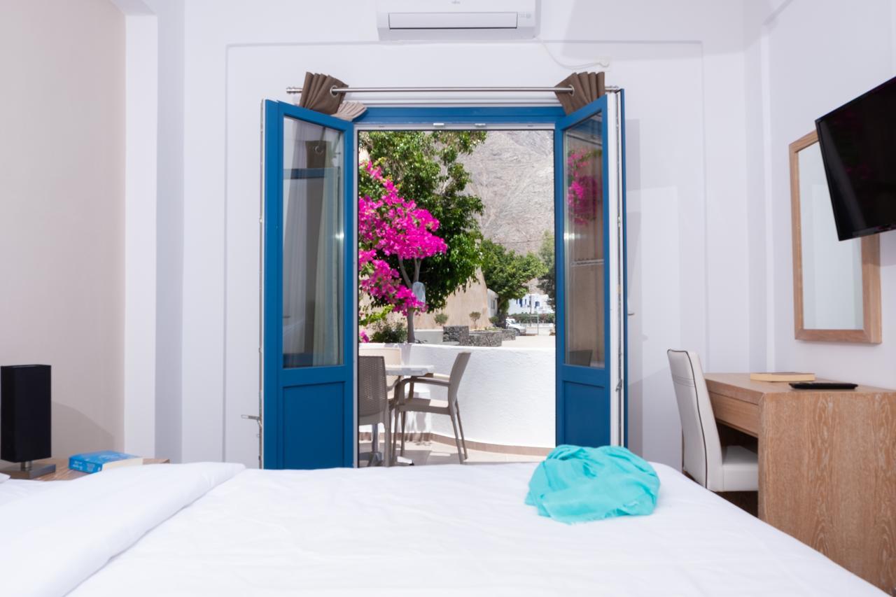 Tristhenia Aparthotel Perissa  Bagian luar foto