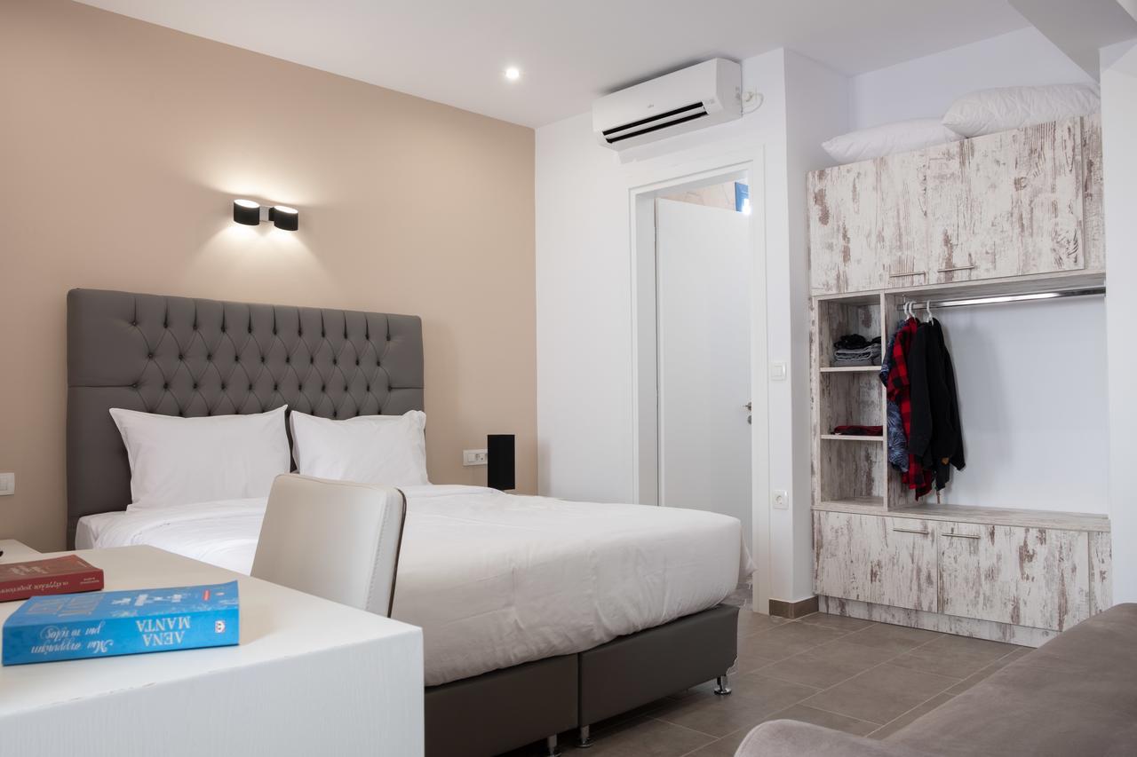 Tristhenia Aparthotel Perissa  Bagian luar foto