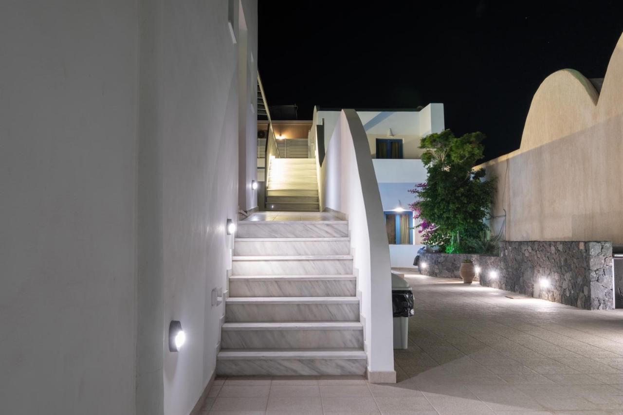Tristhenia Aparthotel Perissa  Bagian luar foto