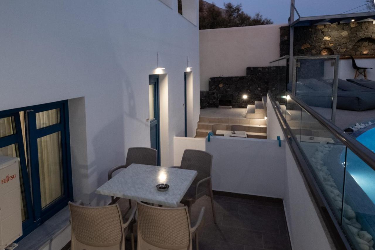 Tristhenia Aparthotel Perissa  Bagian luar foto