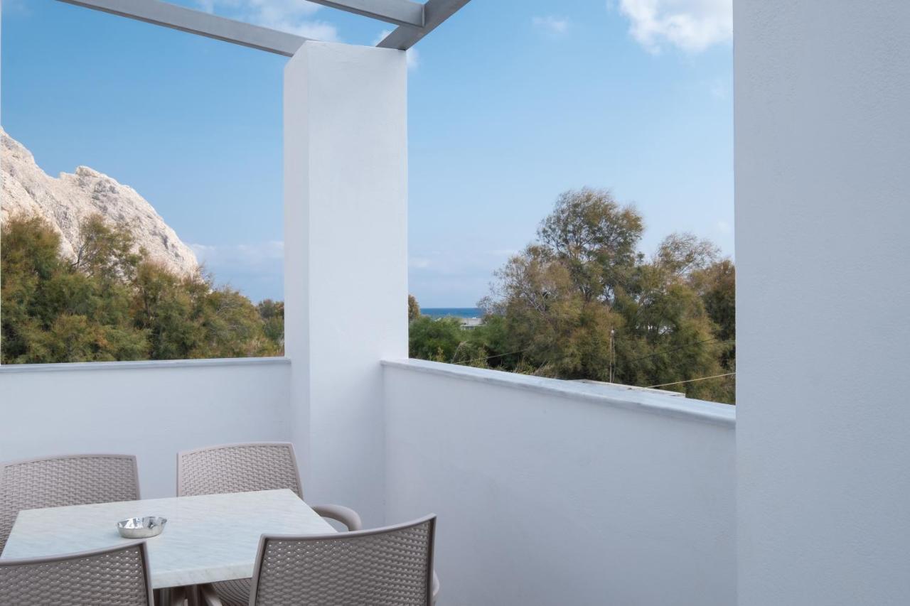 Tristhenia Aparthotel Perissa  Bagian luar foto