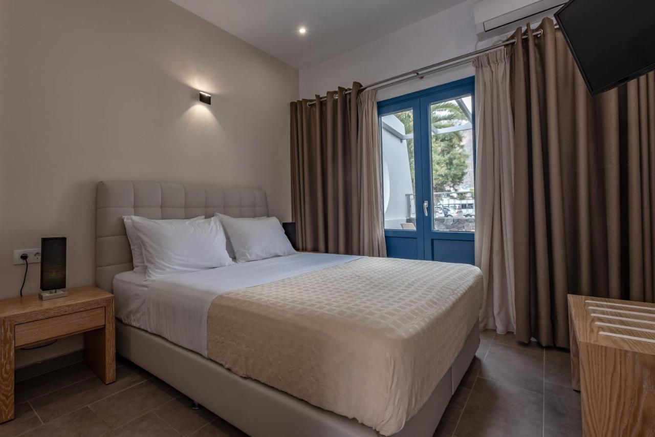 Tristhenia Aparthotel Perissa  Bagian luar foto