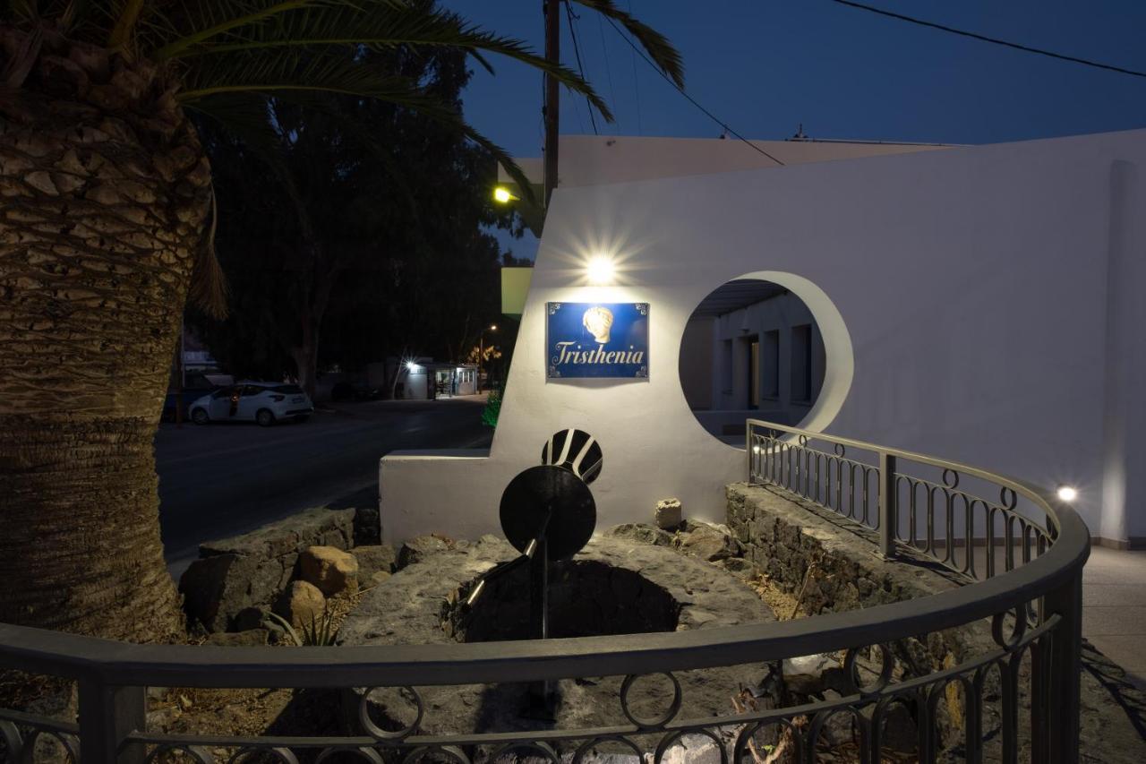 Tristhenia Aparthotel Perissa  Bagian luar foto